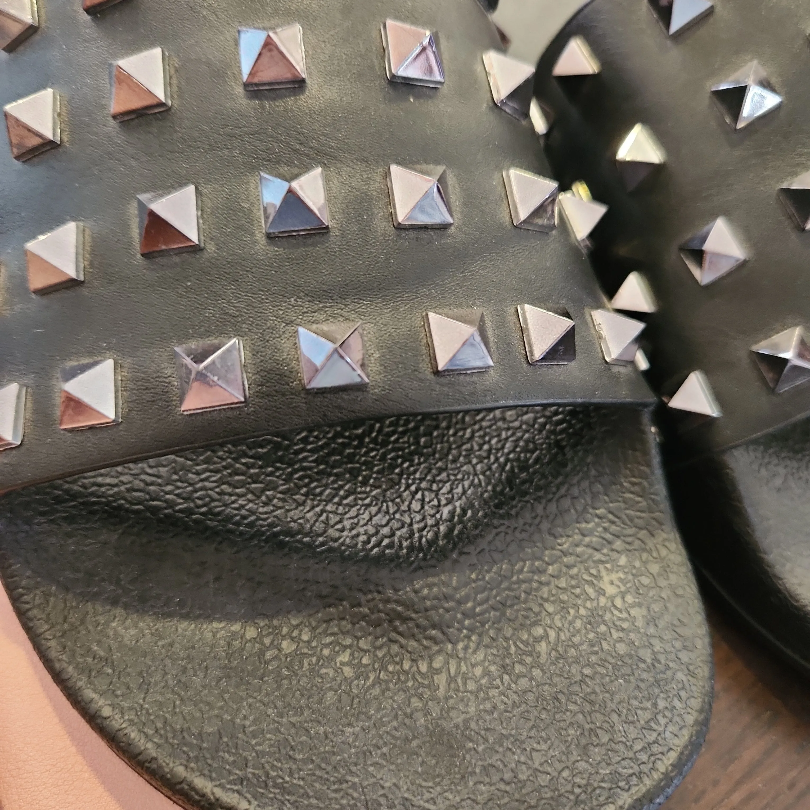 Madden Girl Black Flashh Studded Cushion Slides | Gently Used |