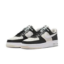 Nike Air Force 1 '07 LV8