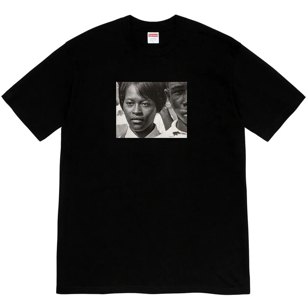 SUPREME ROY DECARAVA MISSISSIPPI TEE-BLACK