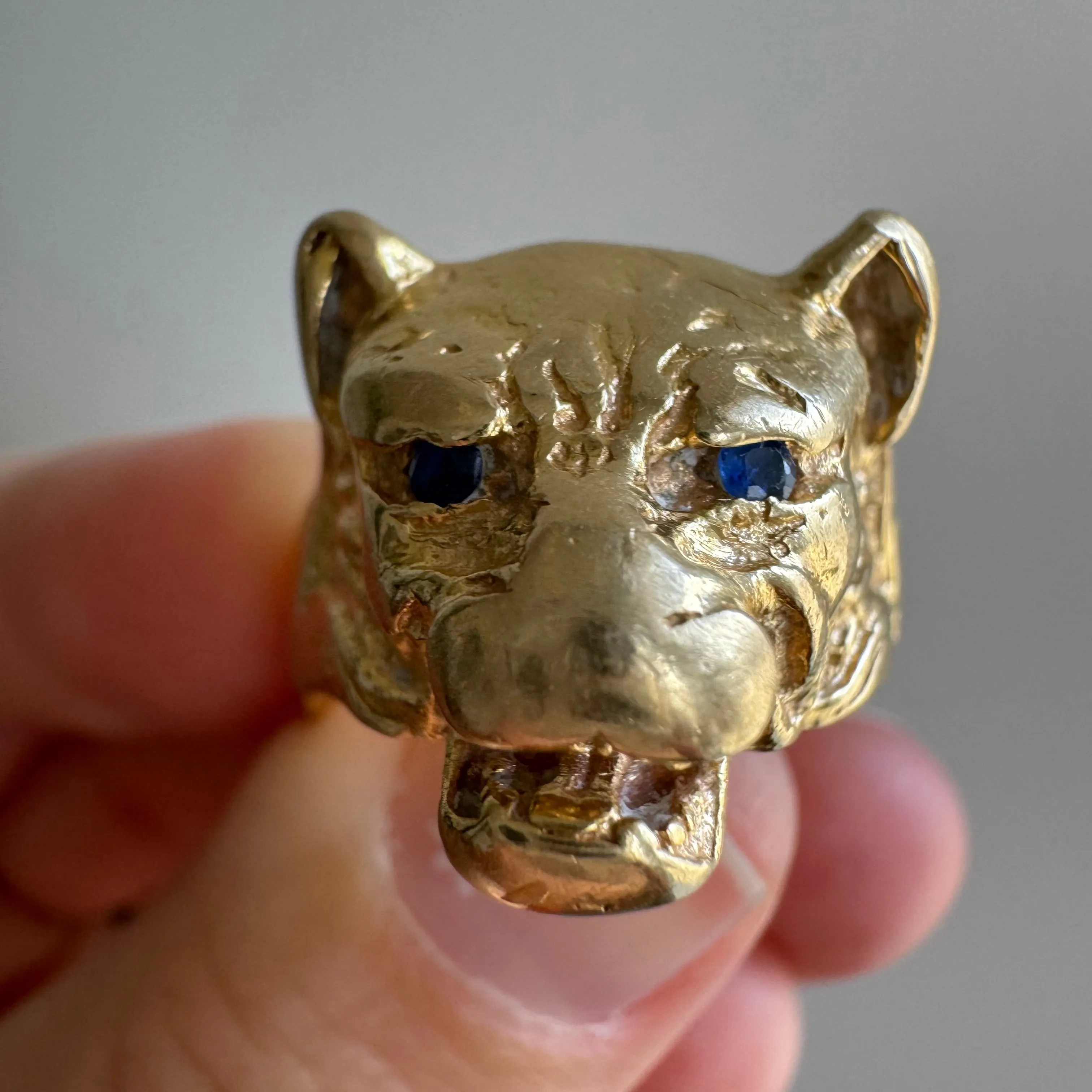 V I N T A G E // wild cat / 14k yellow gold and sapphire wild beast ring / size 8-8.25